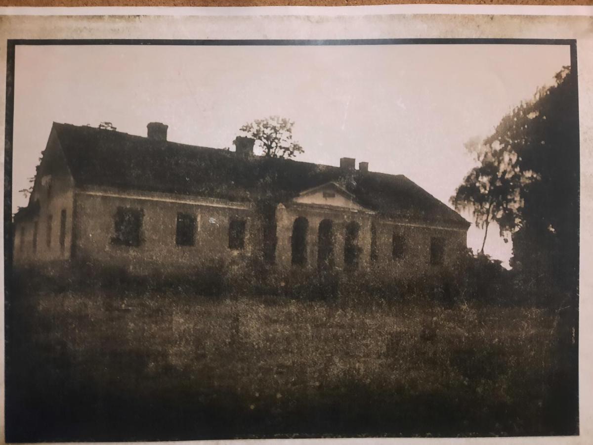 Dwor Na Wichrowym Wzgorzu Bed and Breakfast Przybysławice Eksteriør billede