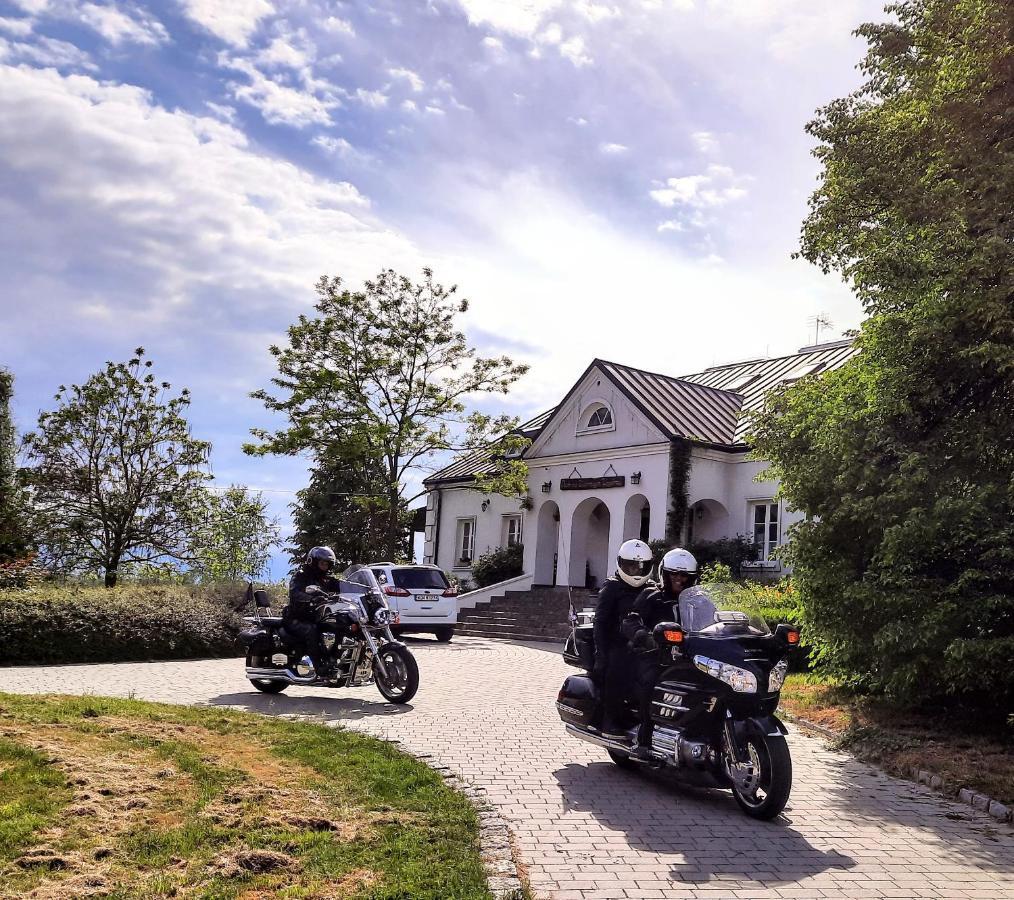 Dwor Na Wichrowym Wzgorzu Bed and Breakfast Przybysławice Eksteriør billede