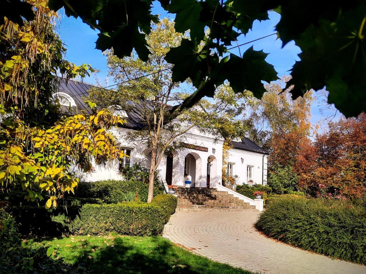 Dwor Na Wichrowym Wzgorzu Bed and Breakfast Przybysławice Eksteriør billede