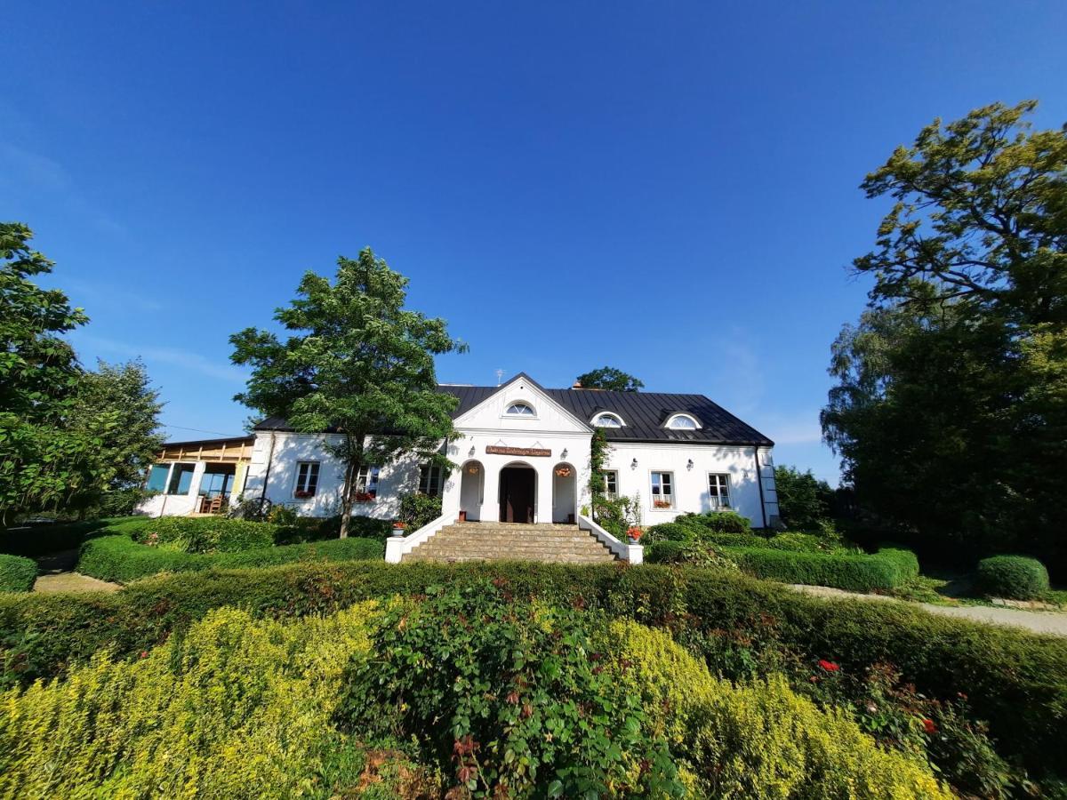 Dwor Na Wichrowym Wzgorzu Bed and Breakfast Przybysławice Eksteriør billede