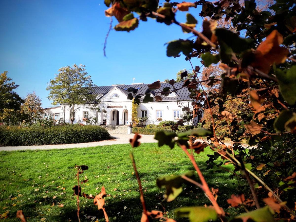Dwor Na Wichrowym Wzgorzu Bed and Breakfast Przybysławice Eksteriør billede