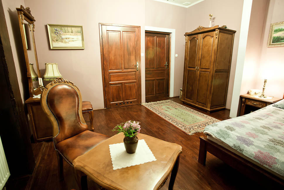 Dwor Na Wichrowym Wzgorzu Bed and Breakfast Przybysławice Værelse billede