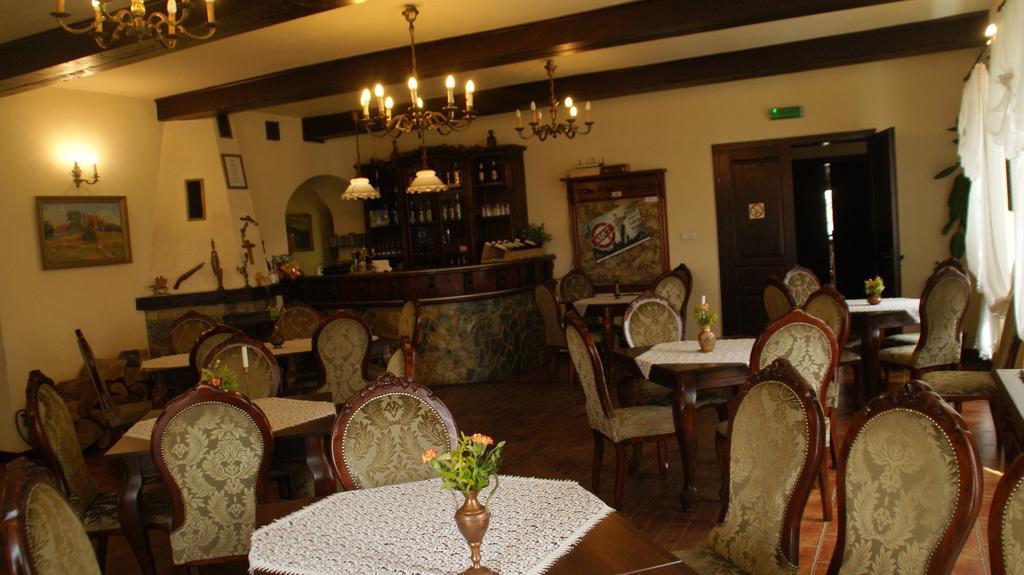 Dwor Na Wichrowym Wzgorzu Bed and Breakfast Przybysławice Eksteriør billede