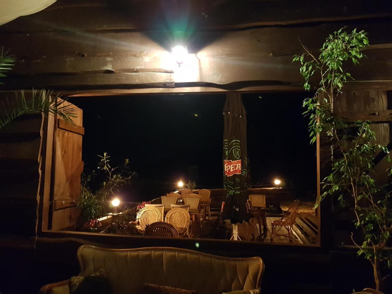 Dwor Na Wichrowym Wzgorzu Bed and Breakfast Przybysławice Eksteriør billede