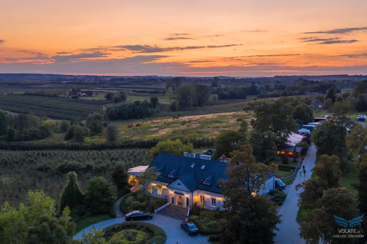Dwor Na Wichrowym Wzgorzu Bed and Breakfast Przybysławice Eksteriør billede