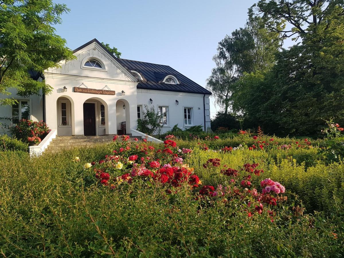 Dwor Na Wichrowym Wzgorzu Bed and Breakfast Przybysławice Eksteriør billede