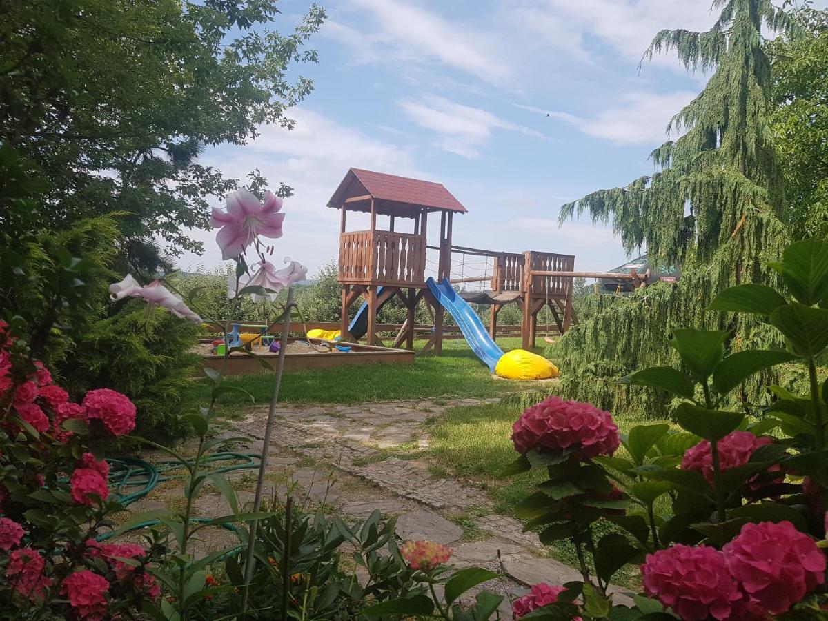 Dwor Na Wichrowym Wzgorzu Bed and Breakfast Przybysławice Eksteriør billede